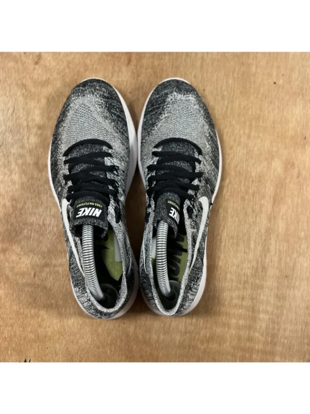 Nike Free RN Flyknit Women Size 10 Running Shoes Oreo Black White 880844-003